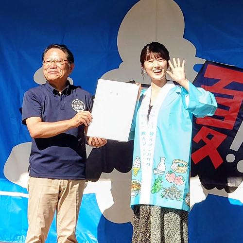 樋口日奈さんの市観光アンバサダー委嘱式の様子