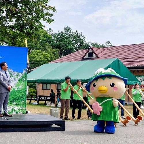 信州山の日アルプホルン演奏の様子