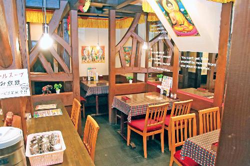 異国のレストランのような店内