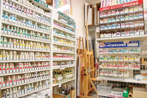絵の具の種類も豊富