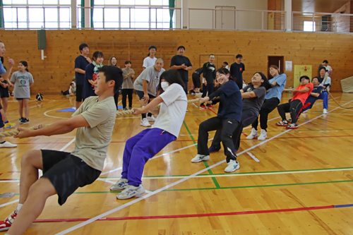 綱引き競技の様子