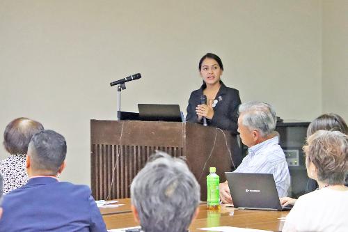 日本での研修成果を報告するニシャ研修員