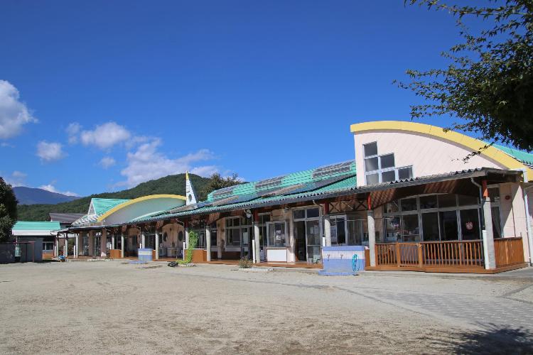 東伊那保育園