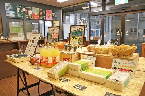 こだわりの品が並ぶ店内