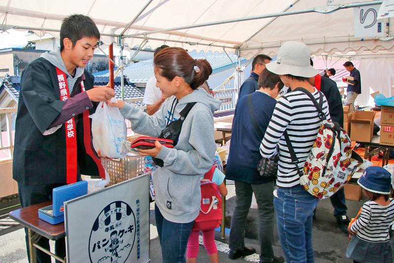 市の取り組み(高校生企画販売)