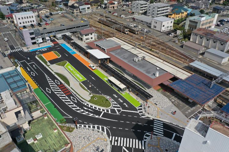 南から望む駅前広場