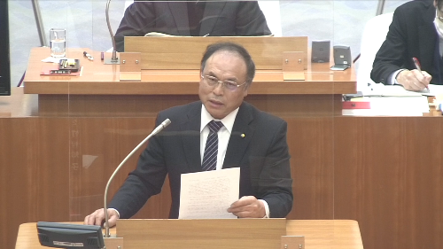 一般質問をする竹村誉議員