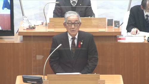 一般質問をする小原晃一議員