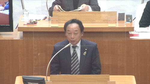 一般質問をする中島和彦議員