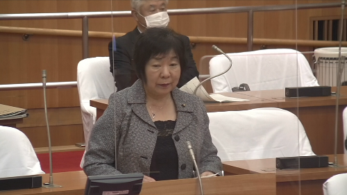 一般質問をする竹村知子議員