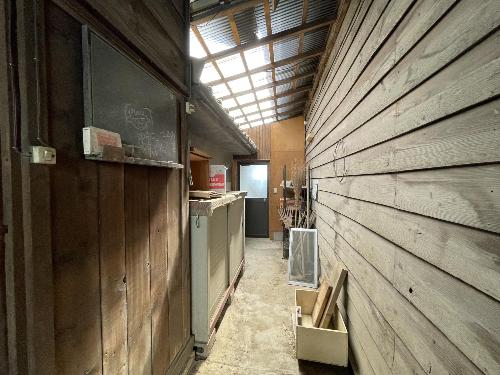 通路(母屋と物置の間)