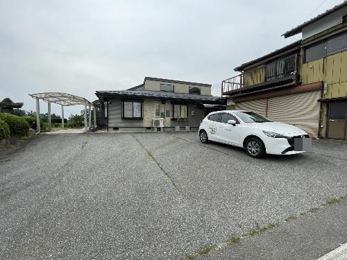 家の前の駐車スペース