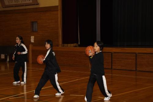 バスケットボール団の活動風景の写真4