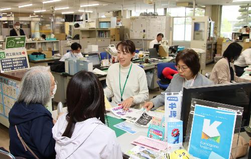 空き家相談に訪れた親子