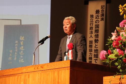 講演するJICA田中明彦理事長