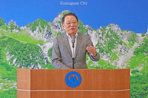 会見を行う伊藤市長