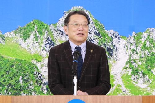 会見を行う伊藤市長
