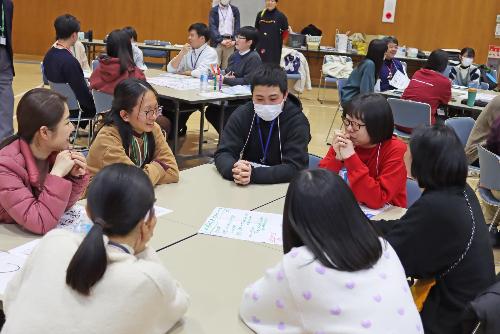 年齢や経験もさまざまな訓練生と交流