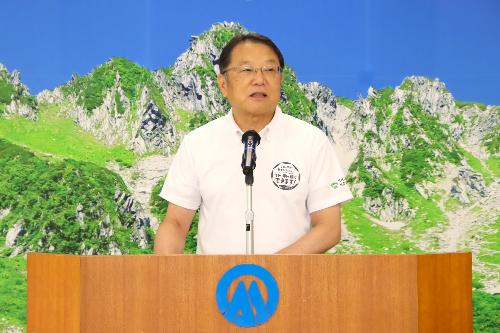 会見する伊藤市長