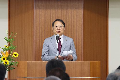 式辞を読む伊藤市長