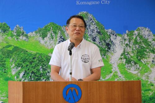 会見する伊藤市長