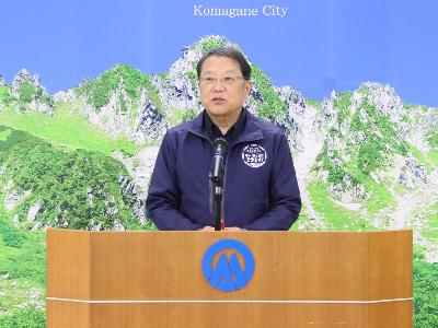 会見を行う伊藤市長