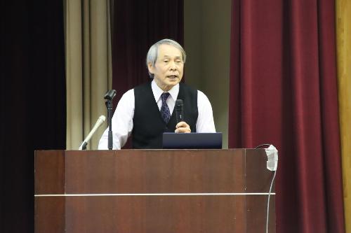 講演する中村さん