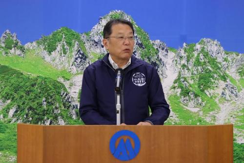 会見を行う伊藤市長