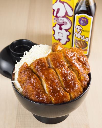 キャベツが山盛りのソースかつ丼