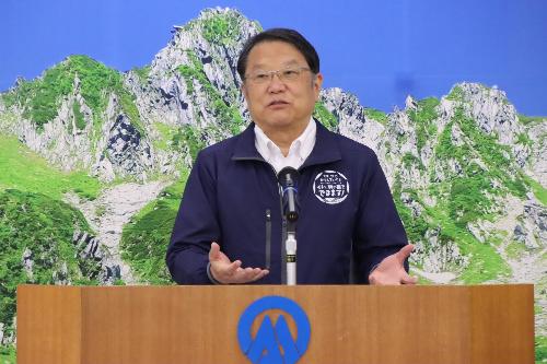 会見する伊藤市長