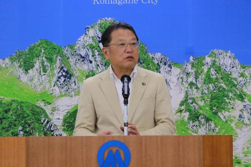 会見する伊藤市長