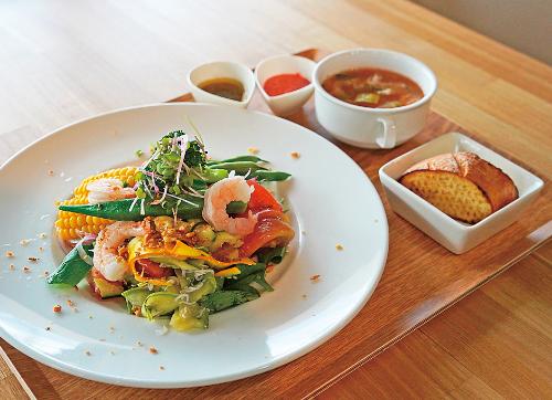 野菜たっぷりのサラダランチ