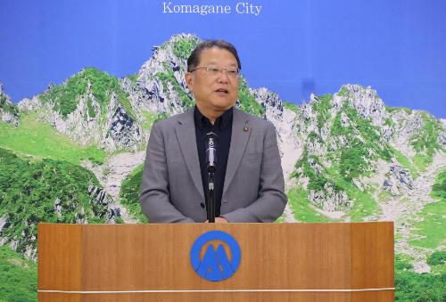 会見する伊藤市長