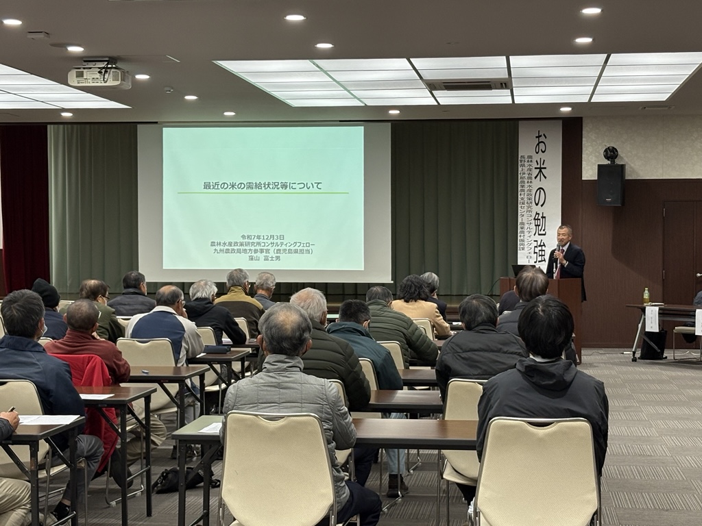 公演する窪山さん