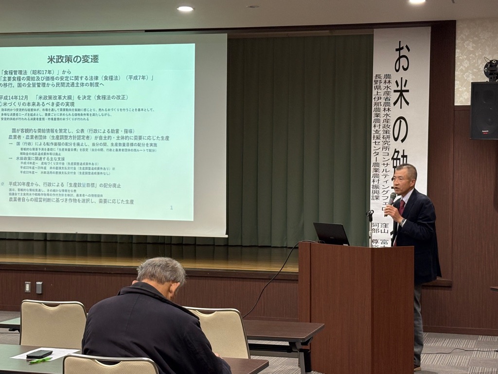 講演する阿部さん