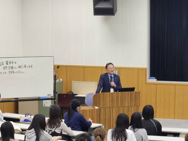長野県看護大学での市長講義の様子
