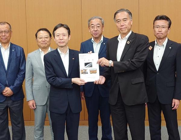 リニア中央新幹線建設促進長野県協議会の要請活動の様子