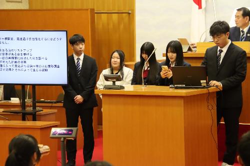 B組6班の発表の様子