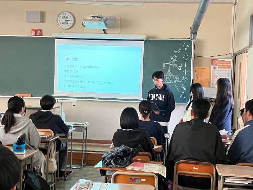 発表中の生徒