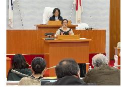 議会広報モニター議場スピーチの様子