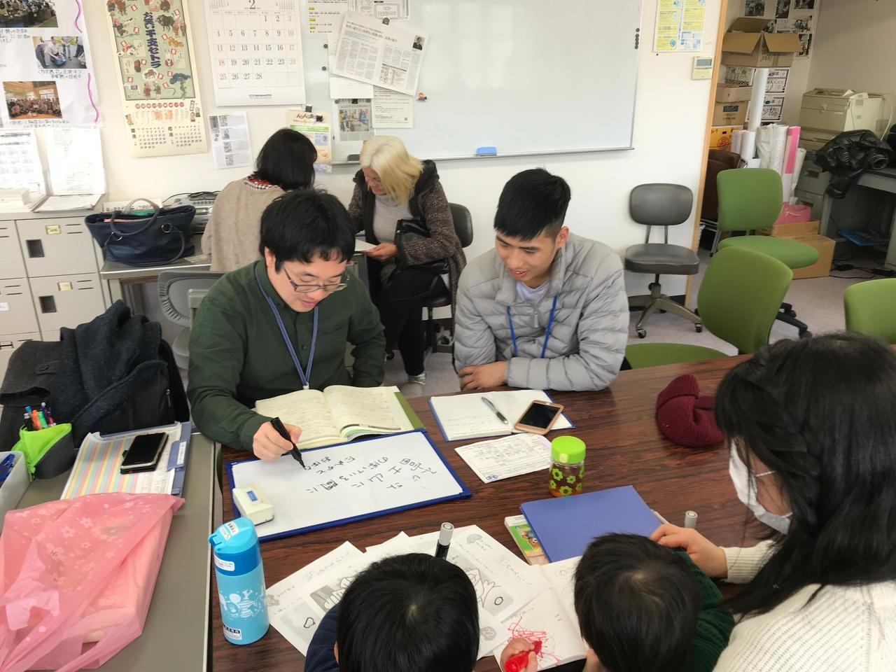 日本語教室の活動風景の写真2