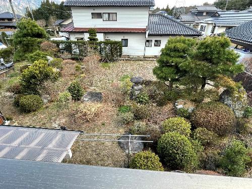 ベランダから眺める庭
