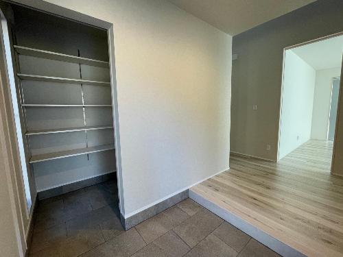 玄関（内）とシューズクローゼット