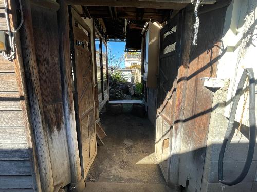 母屋から別棟への通路