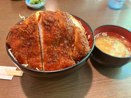 特製ソースで仕上げる”特別な一杯”